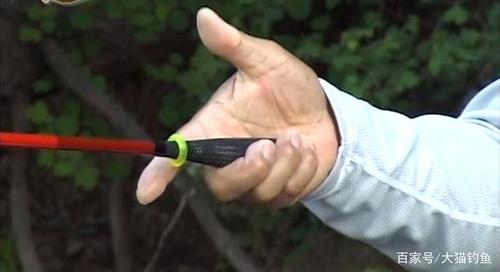 钓鱼方法技巧如何使用钓鱼竿，怎么使用钓鱼竿钓鱼视频播放！